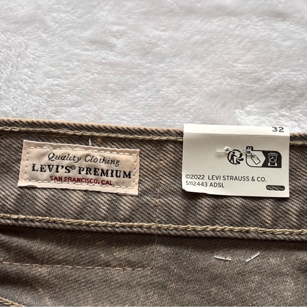 LEVI'S PREMIUM 501 High Rise Button-Fly Gray Denim Cut-Off Shorts--NWT--32 - Picture 8 of 13